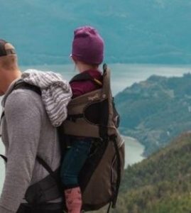 PASSEGGIATE COL BAMBINO NELLO ZAINO